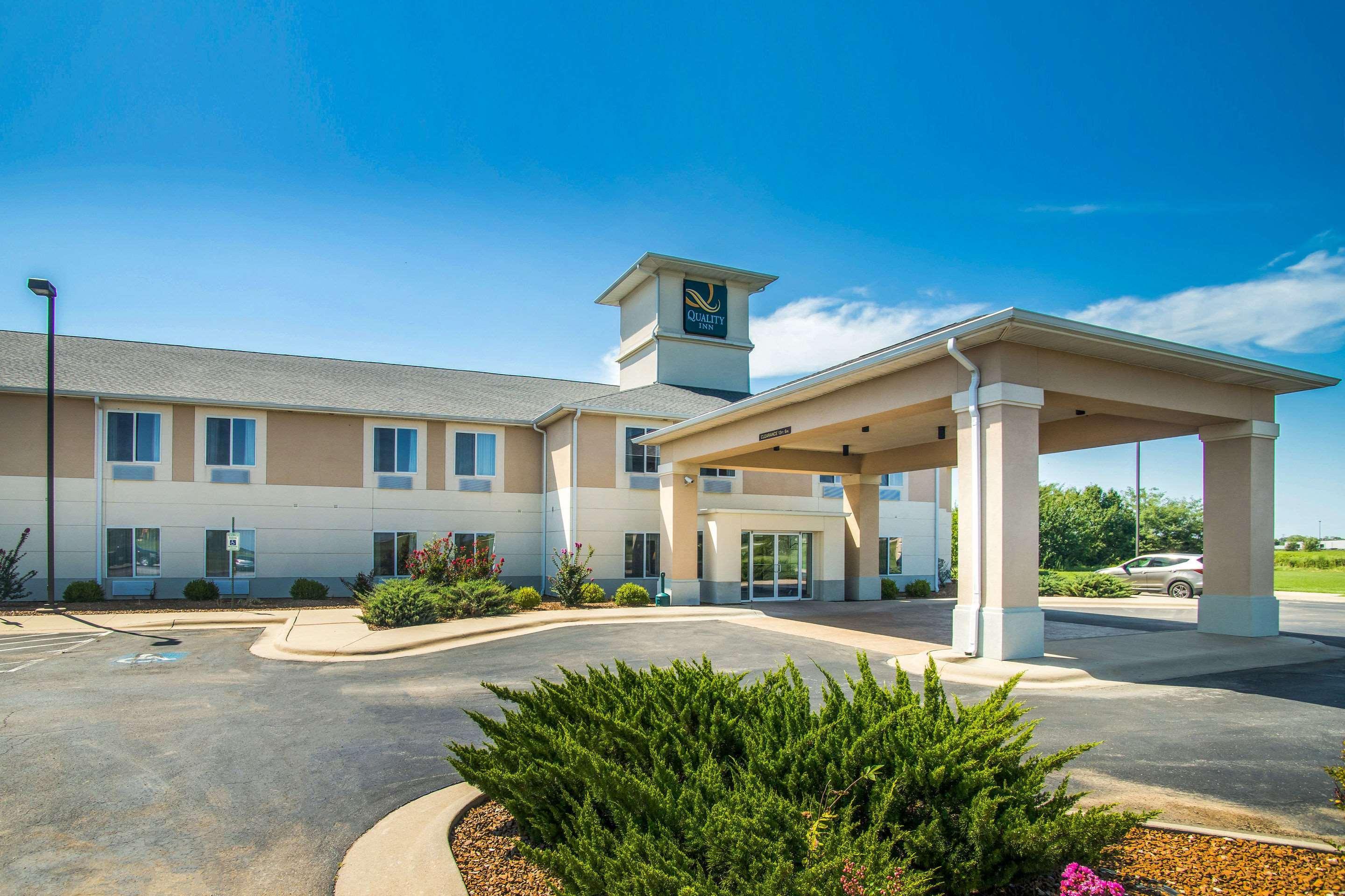 Quality Inn Parsons North Экстерьер фото