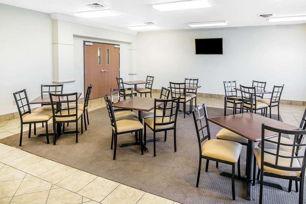 Quality Inn Parsons North Ресторан фото